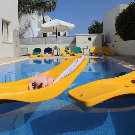 Avrora 4 Bedroom In Pernera