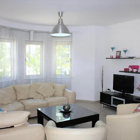 Villa Avrora 4 Bedroom In Pernera *