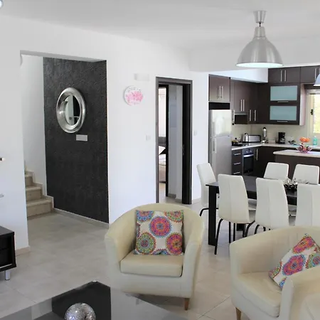 Avrora 4 Bedroom In Pernera * Paralimni