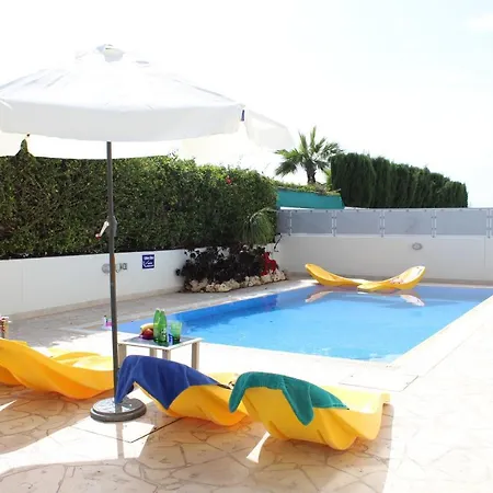Villa Avrora 4 Bedroom In Pernera