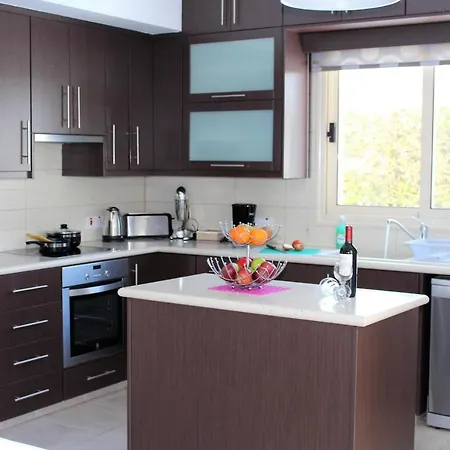 Villa Avrora 4 Bedroom In Pernera Paralimni