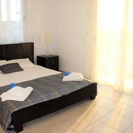 Villa Avrora 4 Bedroom In Pernera