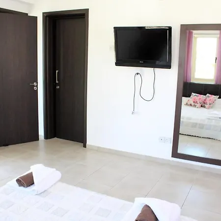 Avrora 4 Bedroom In Pernera Villa Paralimni