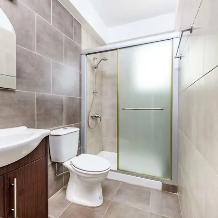 Avrora 4 Bedroom In Pernera